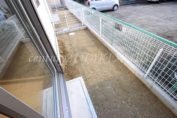 Garden. There is a little garden space on the south side!