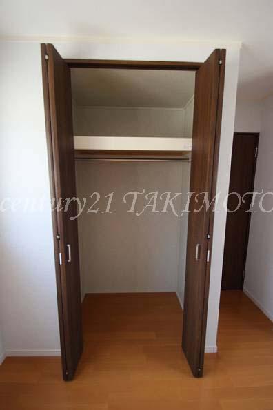 Other. Convenience has a partition in the closet! !