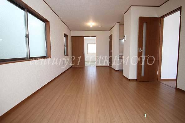 Same specifications photos (living). The arrangement of the furniture easy to LDK