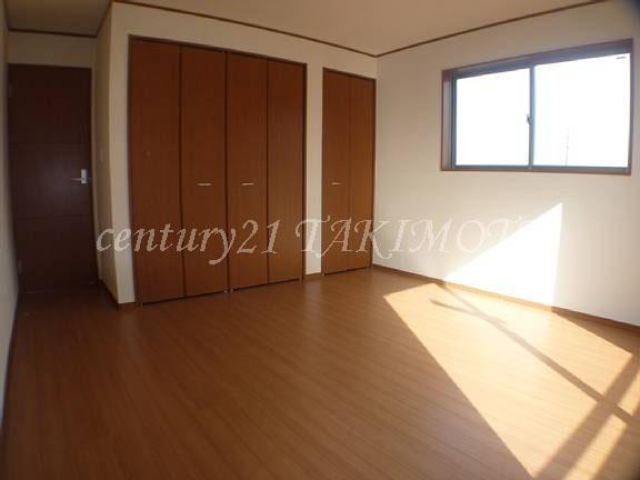 Same specifications photos (Other introspection). Storage space is abundant.