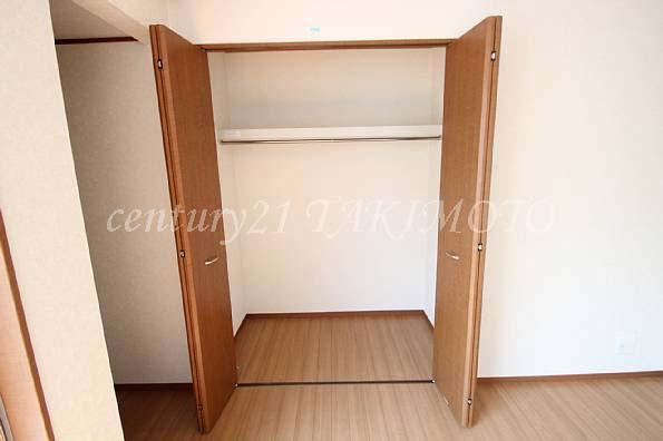 Same specifications photos (Other introspection). Convenience has a partition plate in the housing!