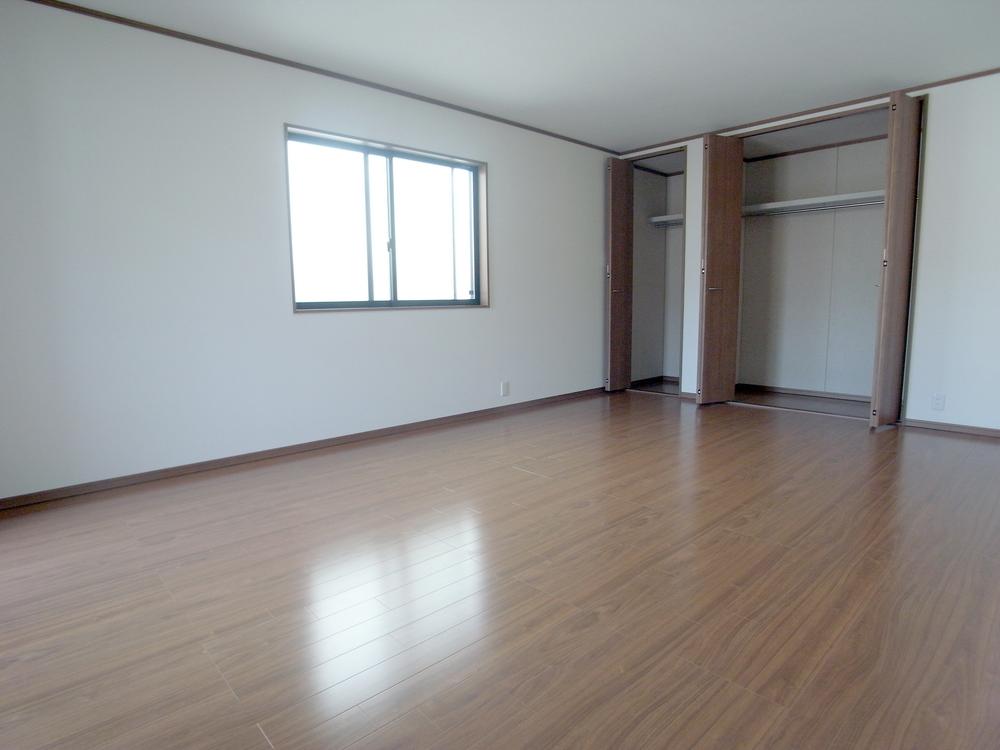 Same specifications photos (Other introspection). Same specifications Western-style