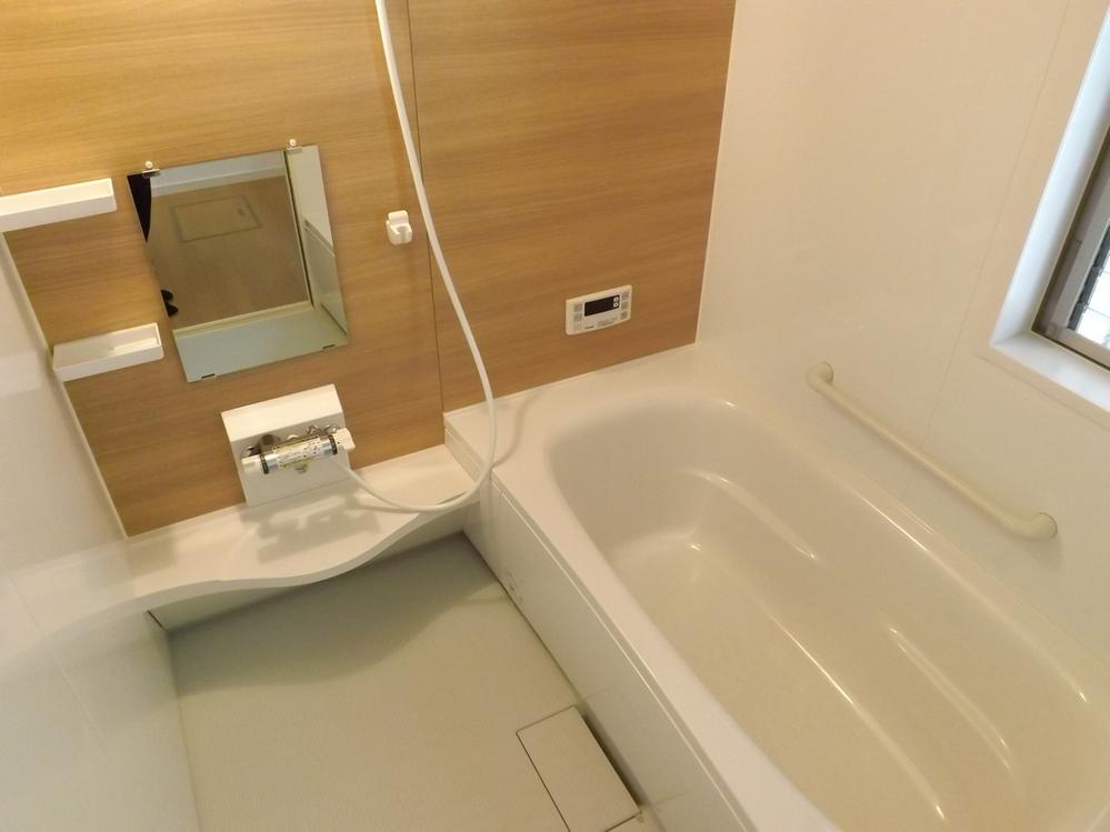 Bathroom. Local photo (bathroom)