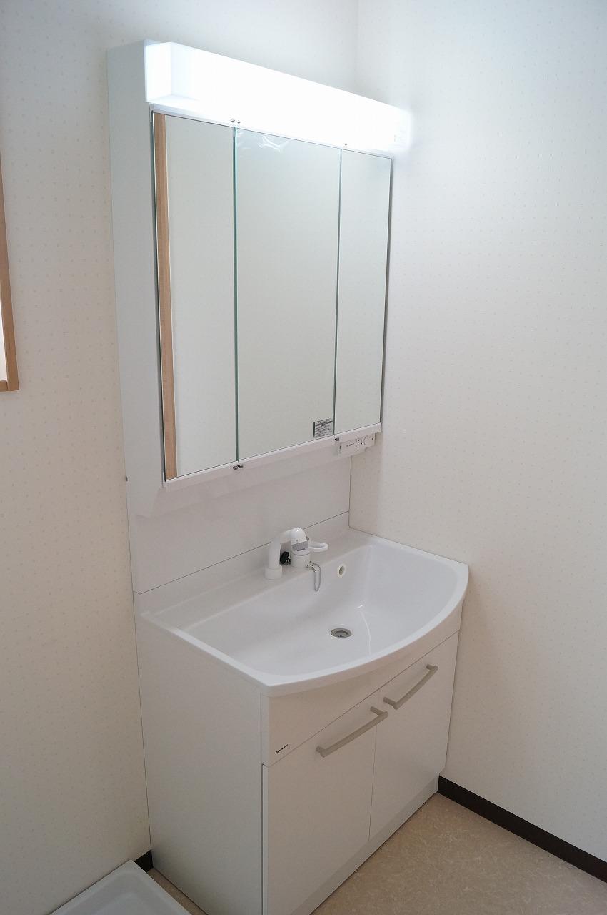 Other Equipment. With hand shower! Cleansing also shampoo happy!