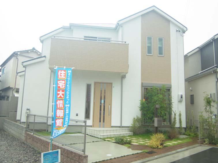 Local photos, including front road. Same specifications