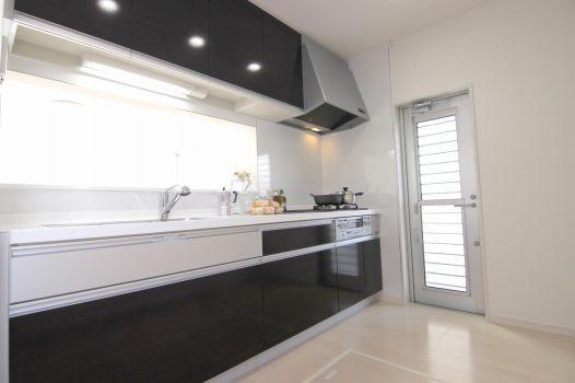 Same specifications photo (kitchen). Same specifications photo (kitchen) Slide storage! Water purifier with shower!