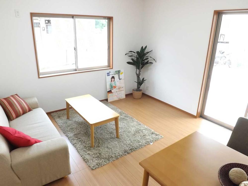 Same specifications photos (living). Same specifications photos (living) Unnecessary and easy care wax!