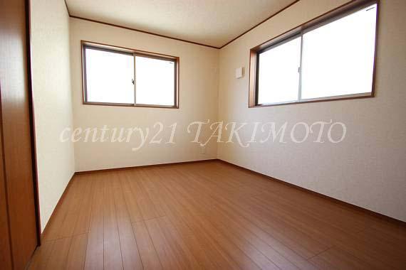 Same specifications photos (Other introspection). Clean also the room in all room with storage!