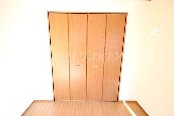 Receipt. Storage space is abundant! With storeroom of 2.5 quires the bedroom!