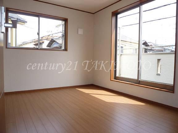 Same specifications photos (Other introspection). Bright two-plane daylight Western-style!