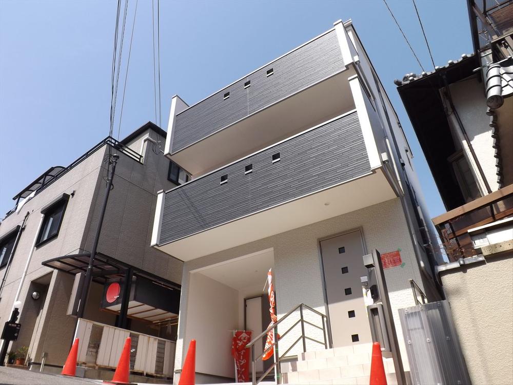 Local appearance photo. Local photos (appearance) limit 1 House facing south! Parking one!