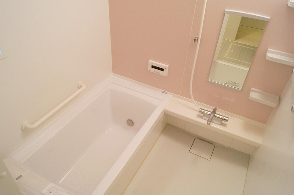 Bathroom. Local photo (bathroom)