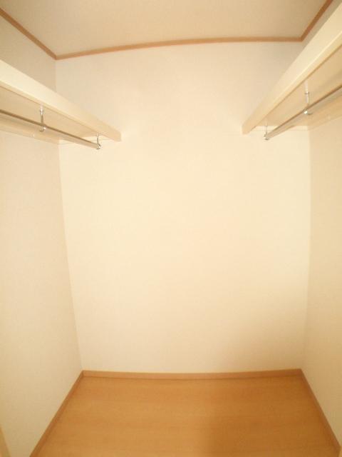 Receipt. Walk-in closet