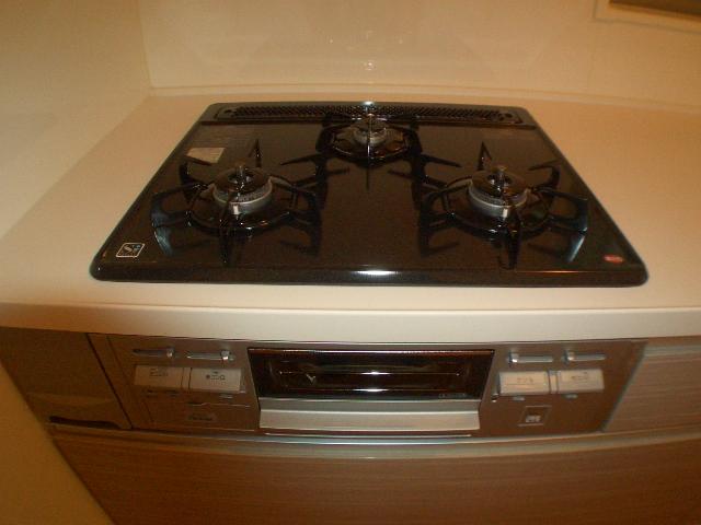 Kitchen. Glass top stove