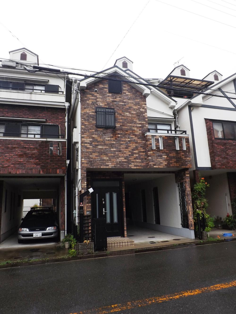 Local appearance photo. Local photo (parking lot)