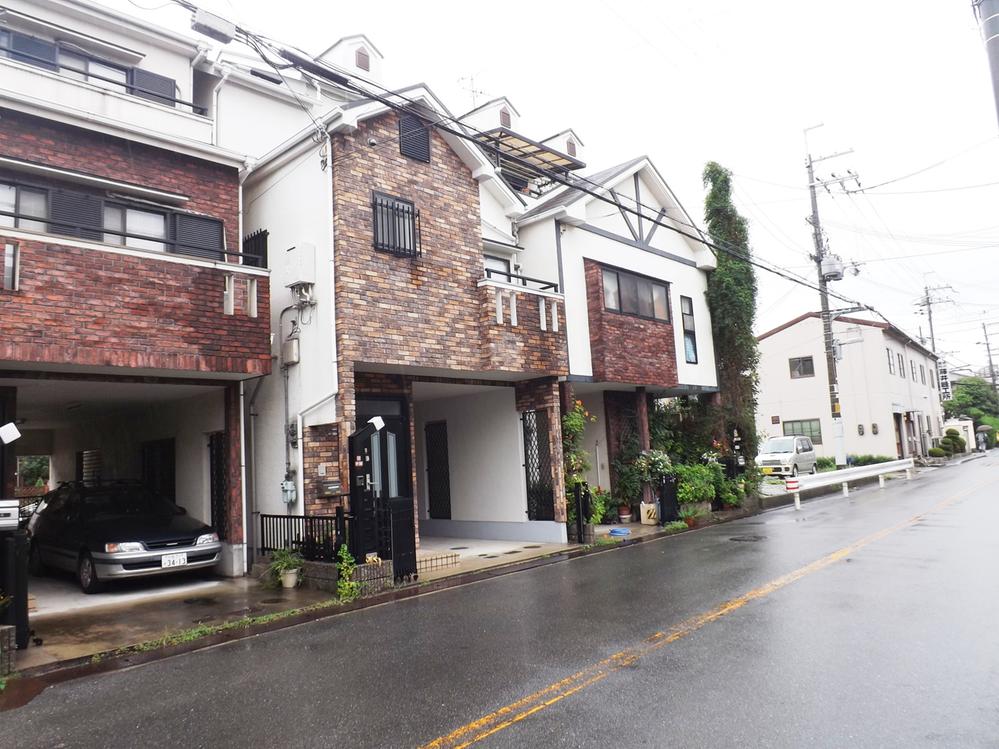 Local photos, including front road. Local photo (the entire surface of the road)