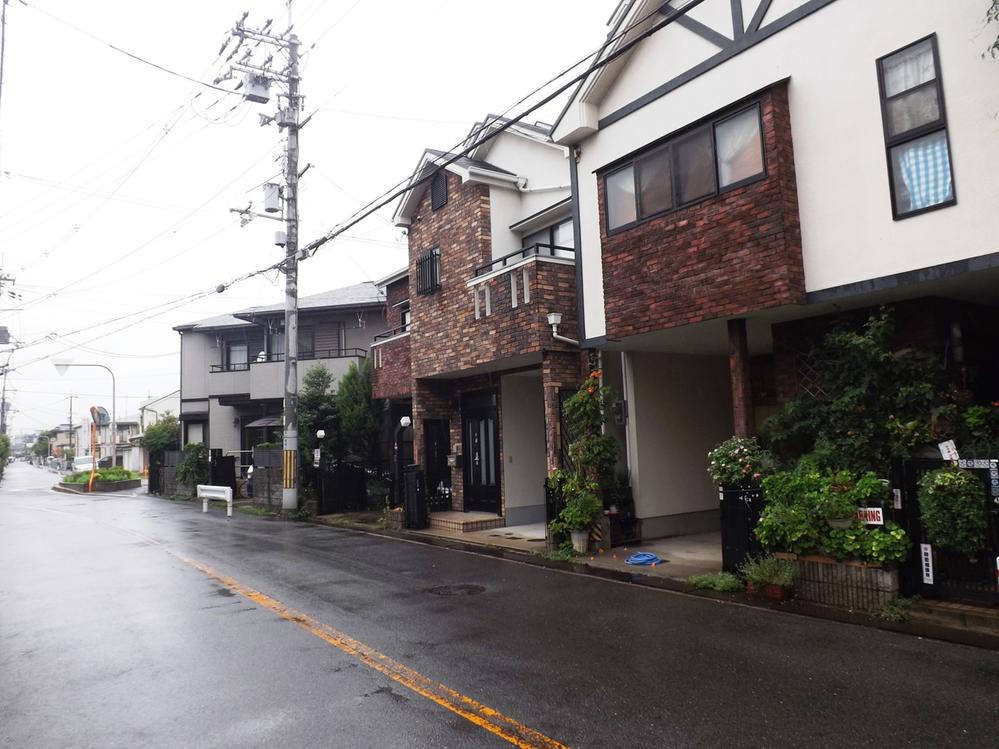 Local photos, including front road. Local photo (the entire surface of the road)