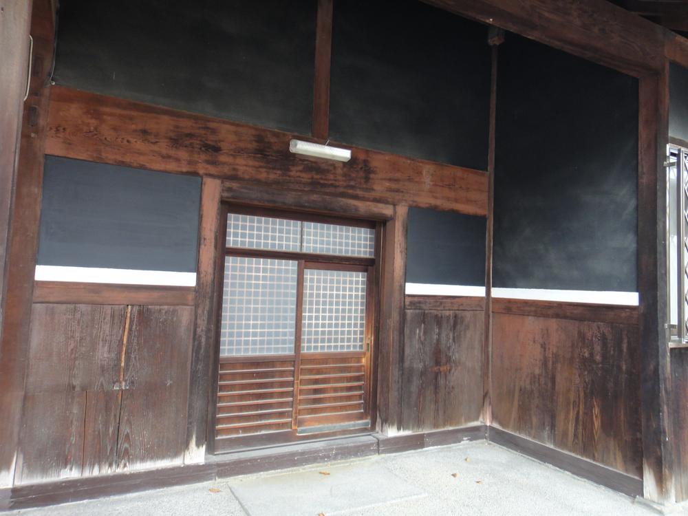 Entrance. Local photos (entrance)