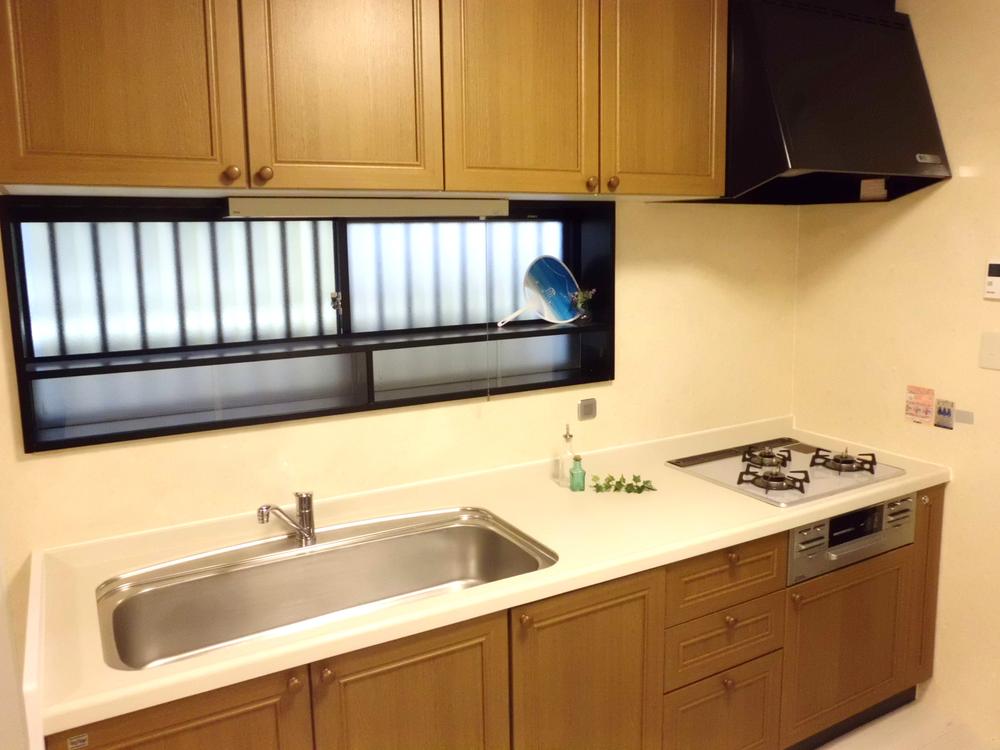 Living. Easy-to-use system Kitchen