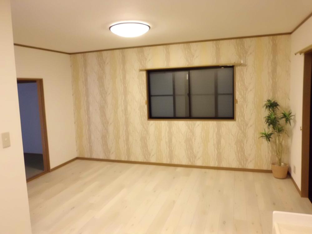 Living. One-point cross is stylish living