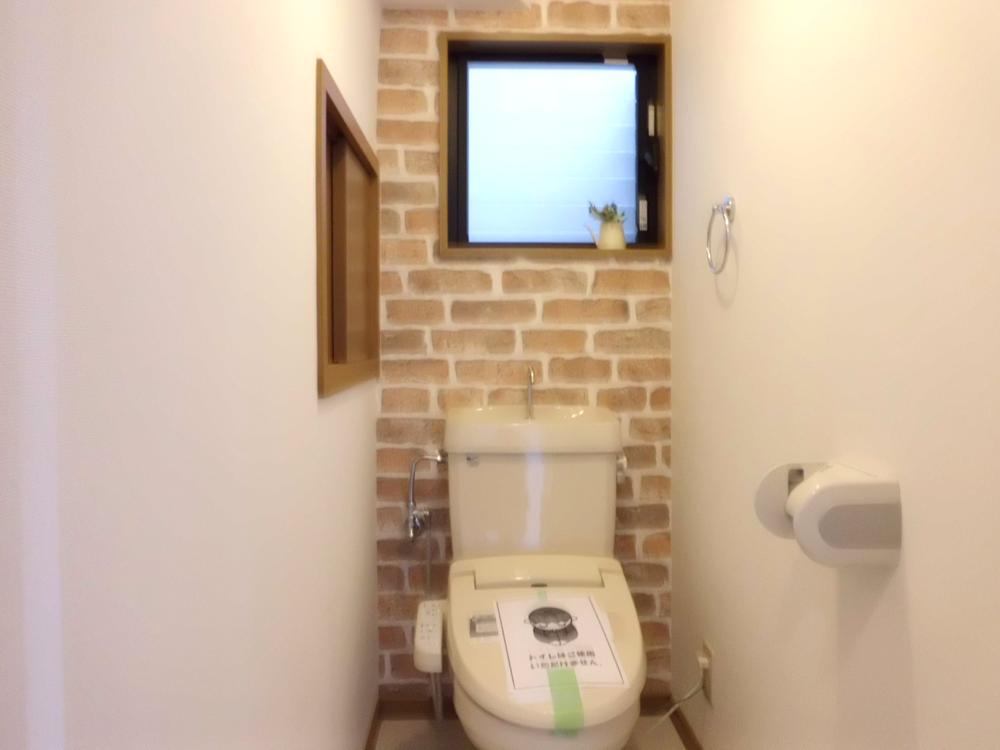 Toilet. Stylish toilet at one point cross ・ Hot water shower toilet