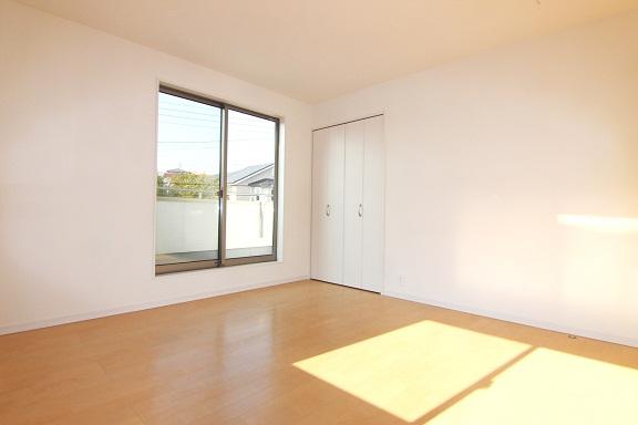  ◆ Building 2 Western-style ◆ It attaches closet in all of Western-style in all building. Since the storage space will have been secured, It is also safe in one with a lot of luggage!.  ◆ Building 2 Western-style ◆