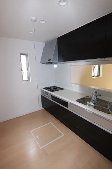 Kitchen.  ◆ 1 Building Kitchen ◆ Shower Faucets Ya that water purifiers were internal organs at the tip of the faucet, Such as scratches and dirt is difficult to the entire surface of the embossing of the sink that luck, It is a good kitchen usability!