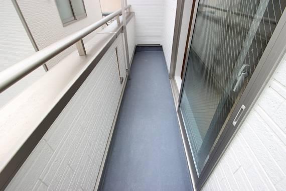 Balcony. Balcony facing south! ! Lighting is good! !