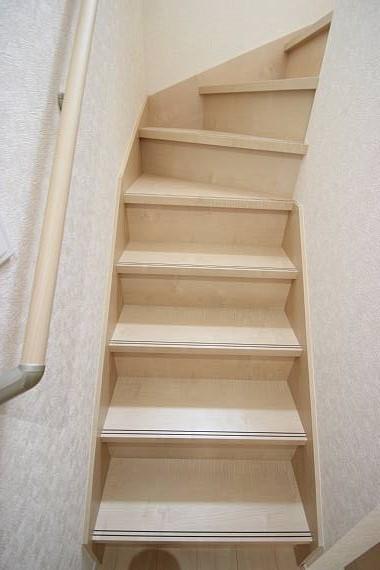 Other. Peace of mind to the staircase is equipped with a handrail ・ safety! !