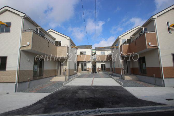 Local photos, including front road. Zenteiminami direction! Anywhere day is good