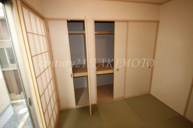 Non-living room. Also enhance closet of Japanese-style!