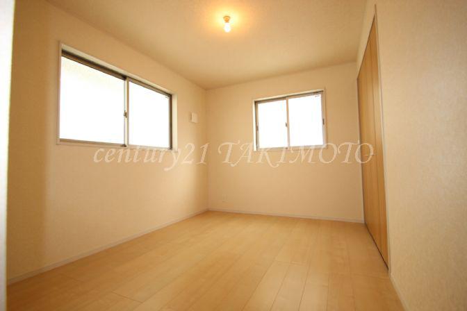 Non-living room. The bedroom is located 8 pledge! !