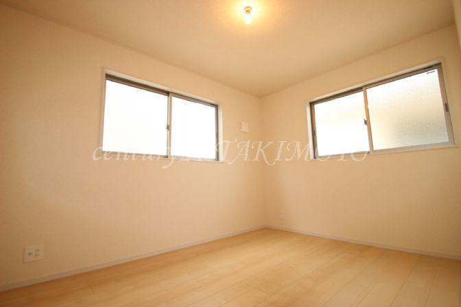 Non-living room. Each room equipped with storage space! !
