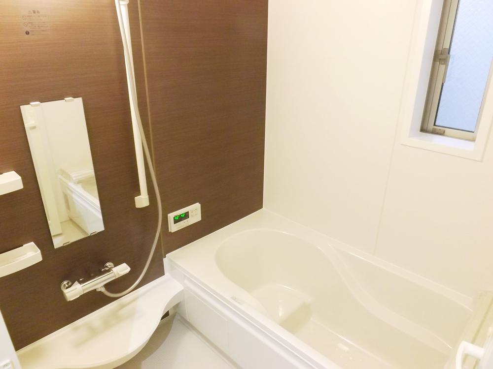 Bathroom. Local photo (bathroom)