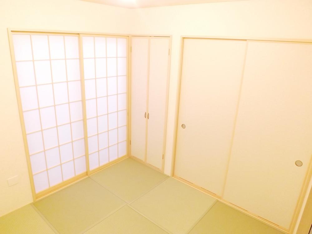 Non-living room. Local photos (Japanese-style) Modern Japanese-style room of Daikabe specification!