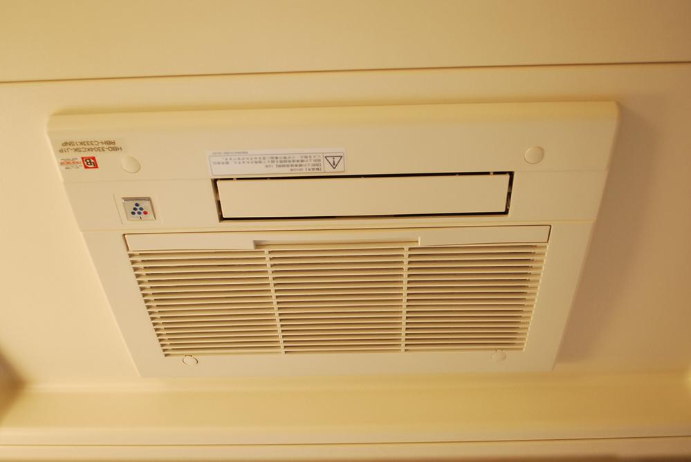 Cooling and heating ・ Air conditioning. When it's cold, I'm happy in the rainy season of the room Dried, Bathroom heating dryer!