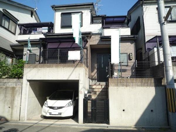 Local appearance photo. Built-in garage ・ A quiet residential area