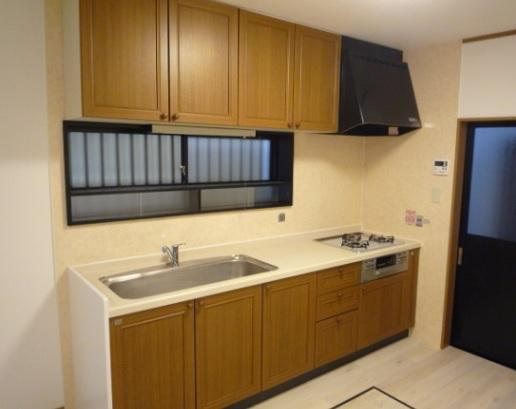 Kitchen. Easy to think tanks to use in the spacious