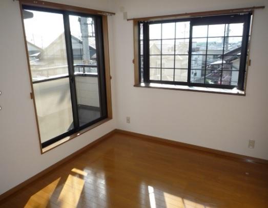 Other introspection. Airy private rooms