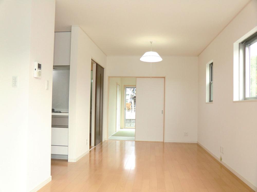 Same specifications photos (living). Same specifications photos (living) Unnecessary and easy care wax!