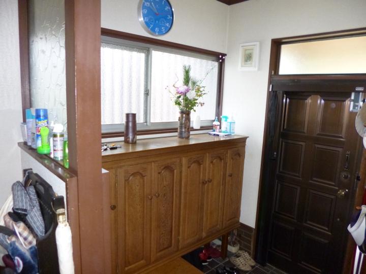 Entrance. Local (March 2013) Shooting