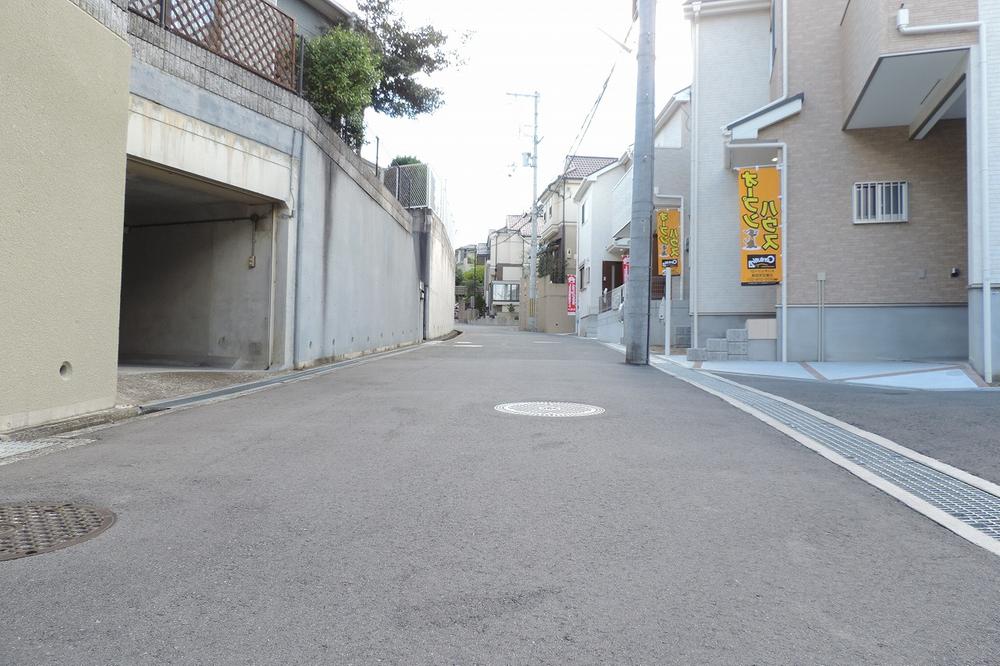 Local photos, including front road. Front road spacious!