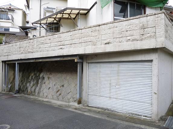 Parking lot. Shutter garage! !