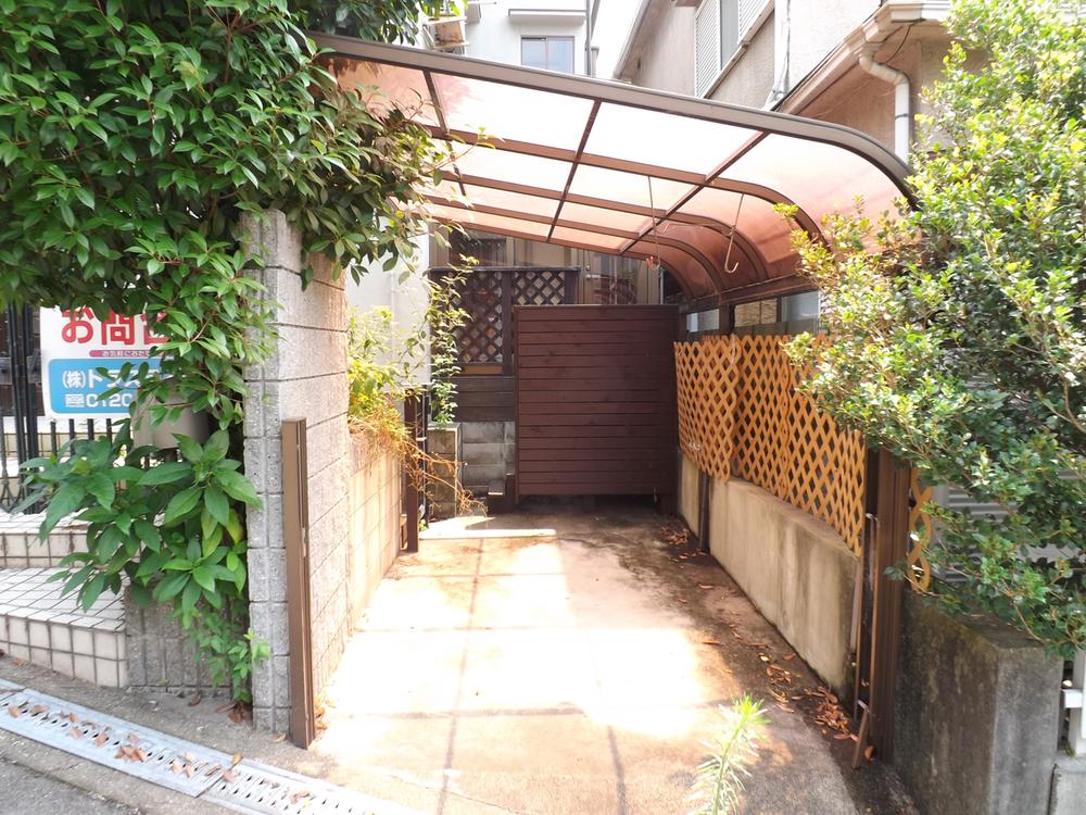 Parking lot. Local photo (parking lot) With carport! 