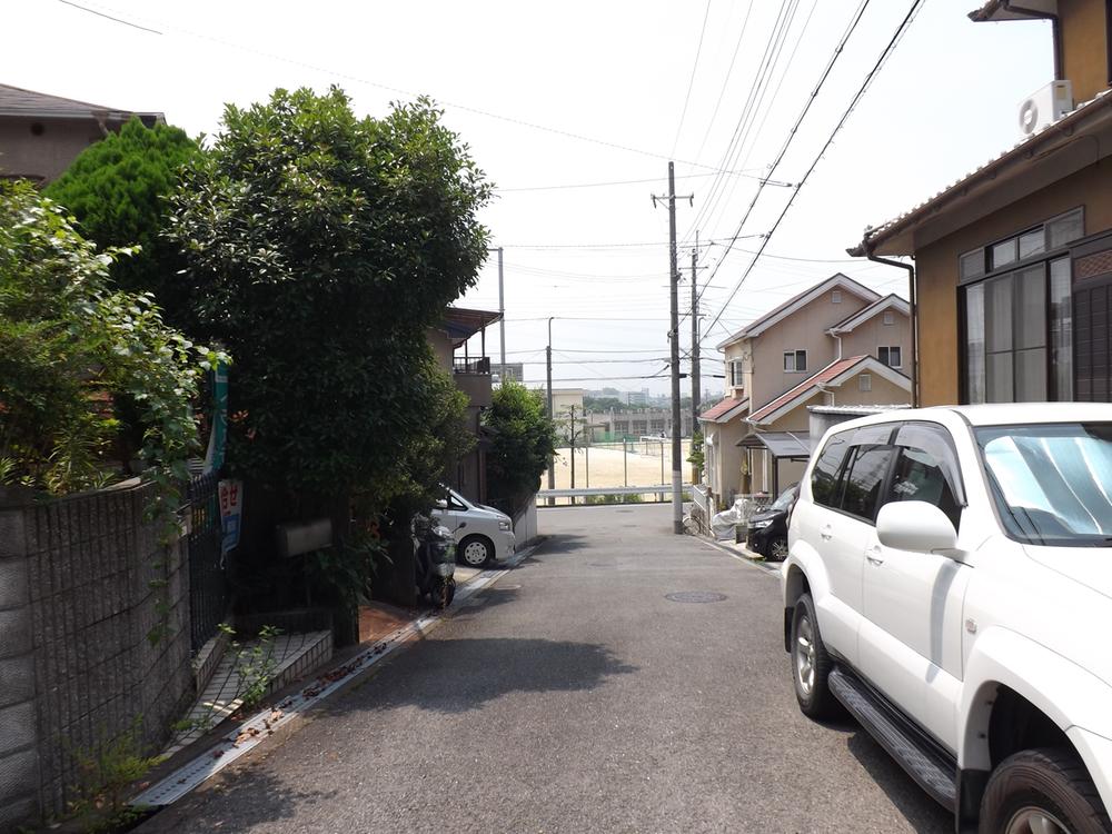 Local photos, including front road. Local photo (front road)