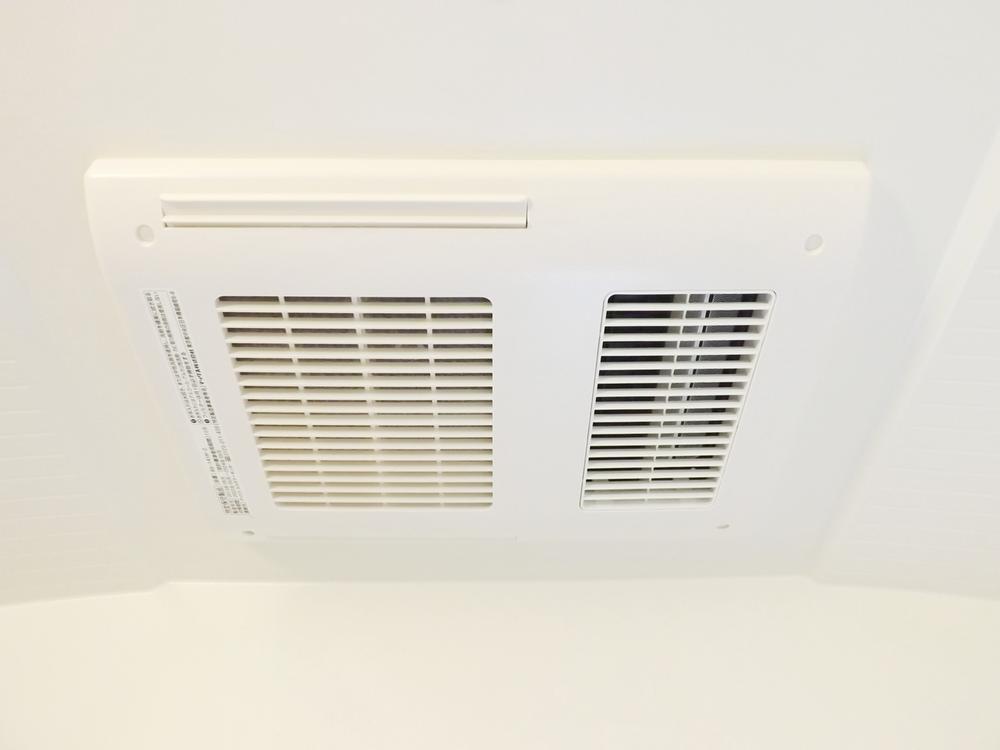 Cooling and heating ・ Air conditioning. When it's cold, I'm happy in the rainy season of the room Dried, Bathroom heating dryer!