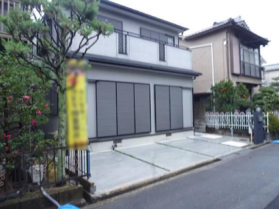 Local photos, including front road. 2013 December renovated!