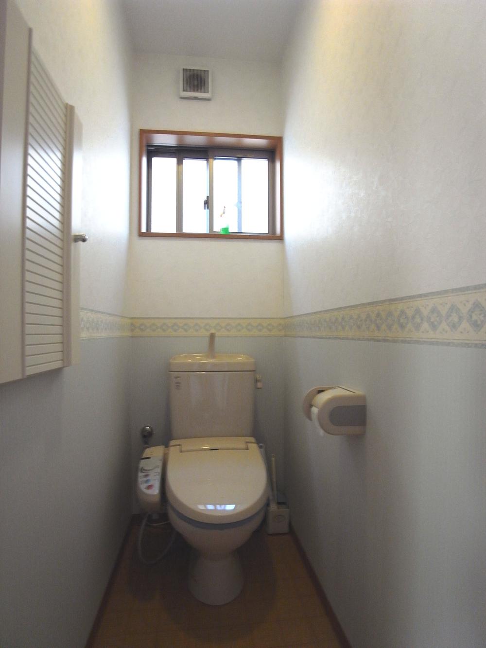 Toilet. Indoor (12 May 2013) Shooting