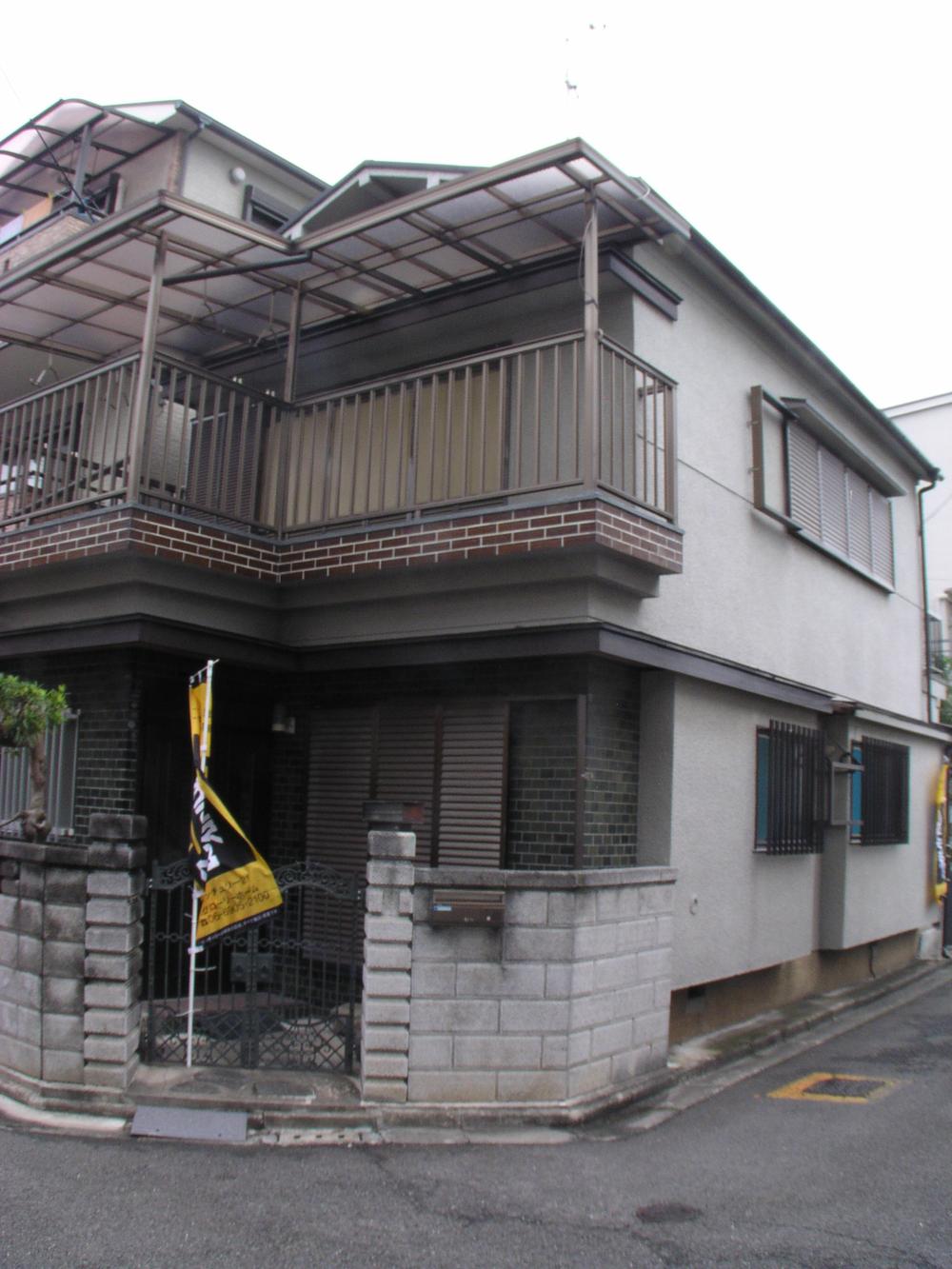 Local appearance photo. Local (11 May 2013) Shooting