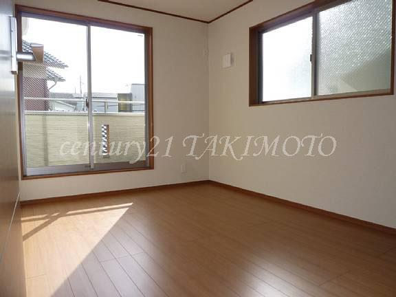 Same specifications photos (Other introspection). Storage space equipped with the entire room!